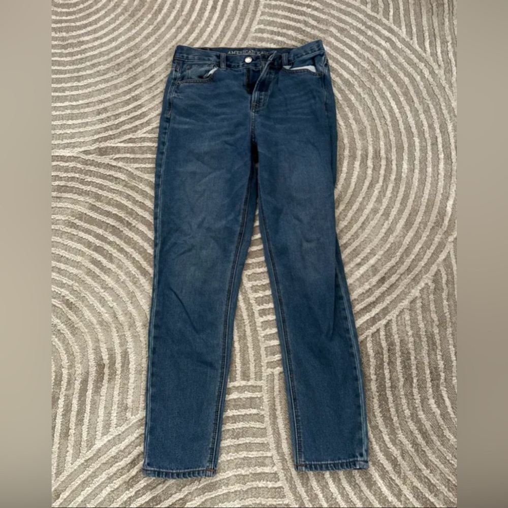 Size 4 American Eagle High Waisted Mom Jeans